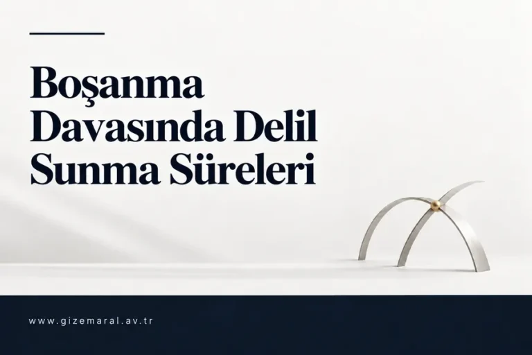 Delil sunma sürelerine ayrılan başlık, solda üç satır halinde duruyor; altındaki boş alan sağdaki iki metal yayı belirginleştiriyor.
